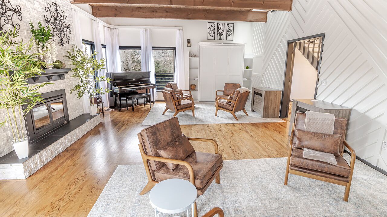 Photo of Livingroom in Duvall