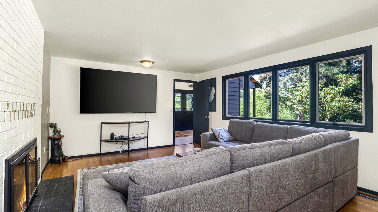 Photo of Livingroom in Duvall
