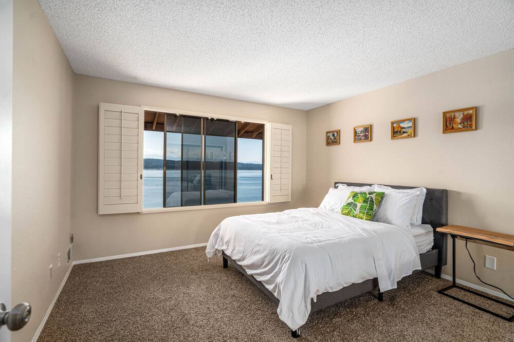 Photo of Bedroom in Bremerton
