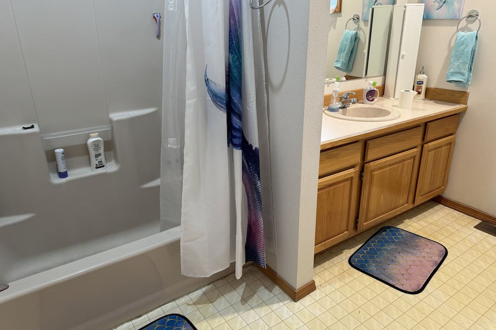 Photo of Bathroom in Laclede