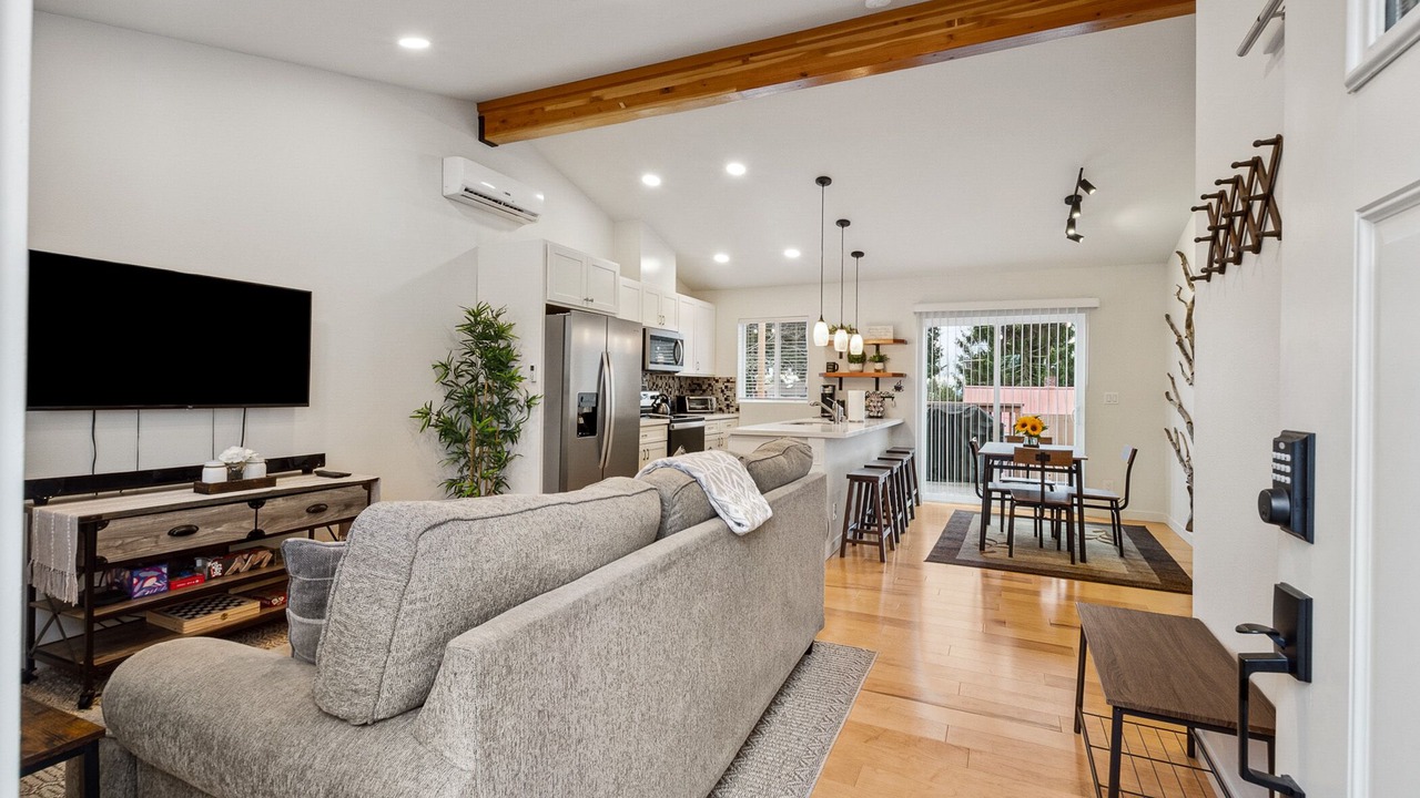 Photo of Livingroom in SeaTac
