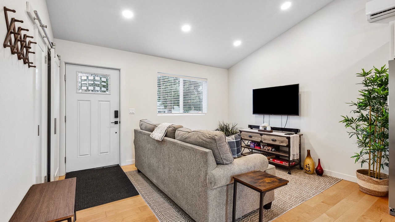 Photo of Livingroom in SeaTac