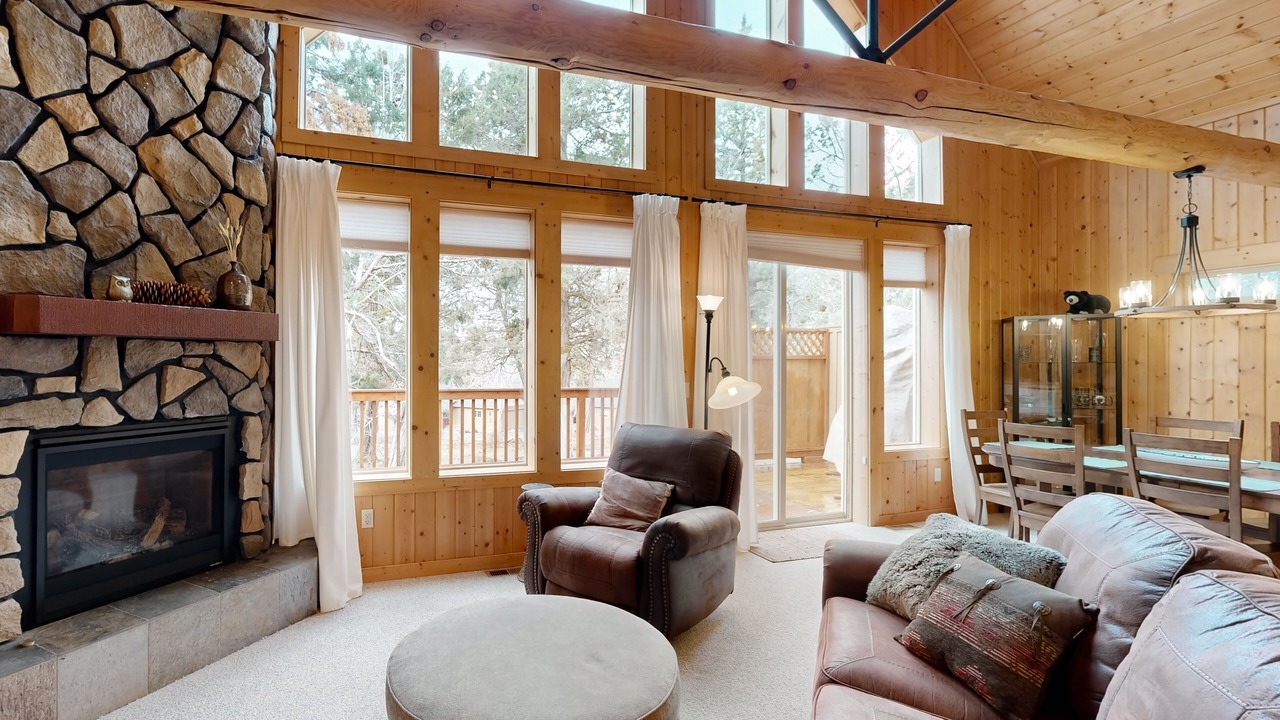 Photo of Livingroom in Klamath Falls