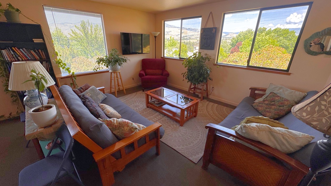 Photo of Livingroom in Ashland