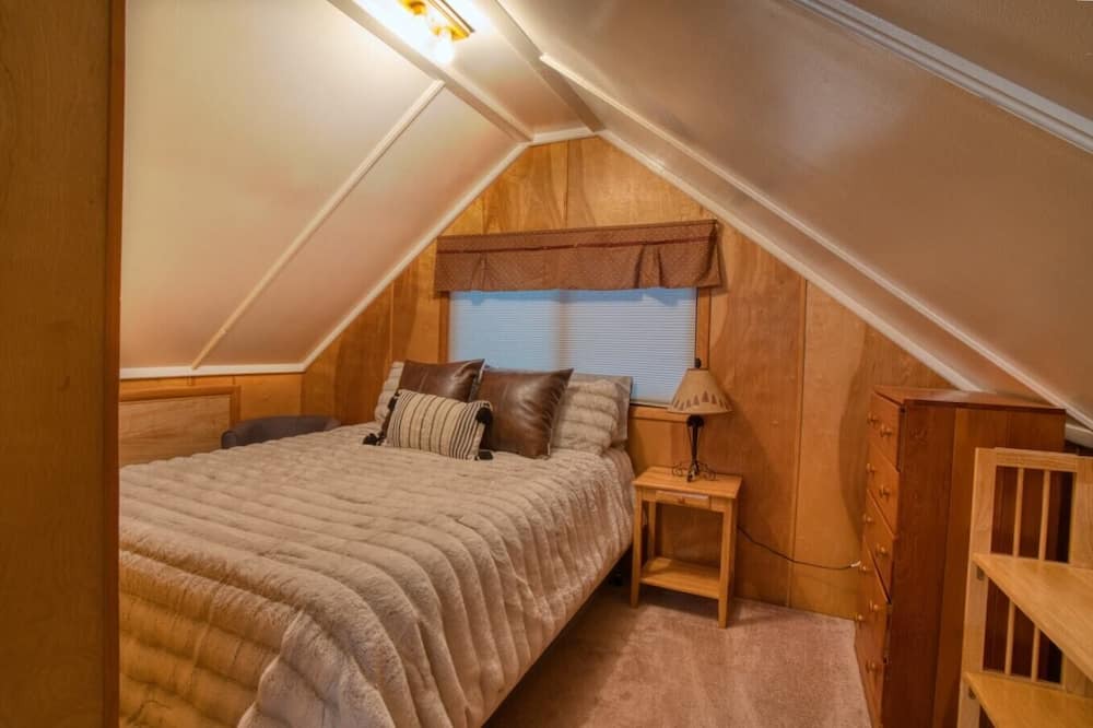 Photo of Bedroom in Island Park