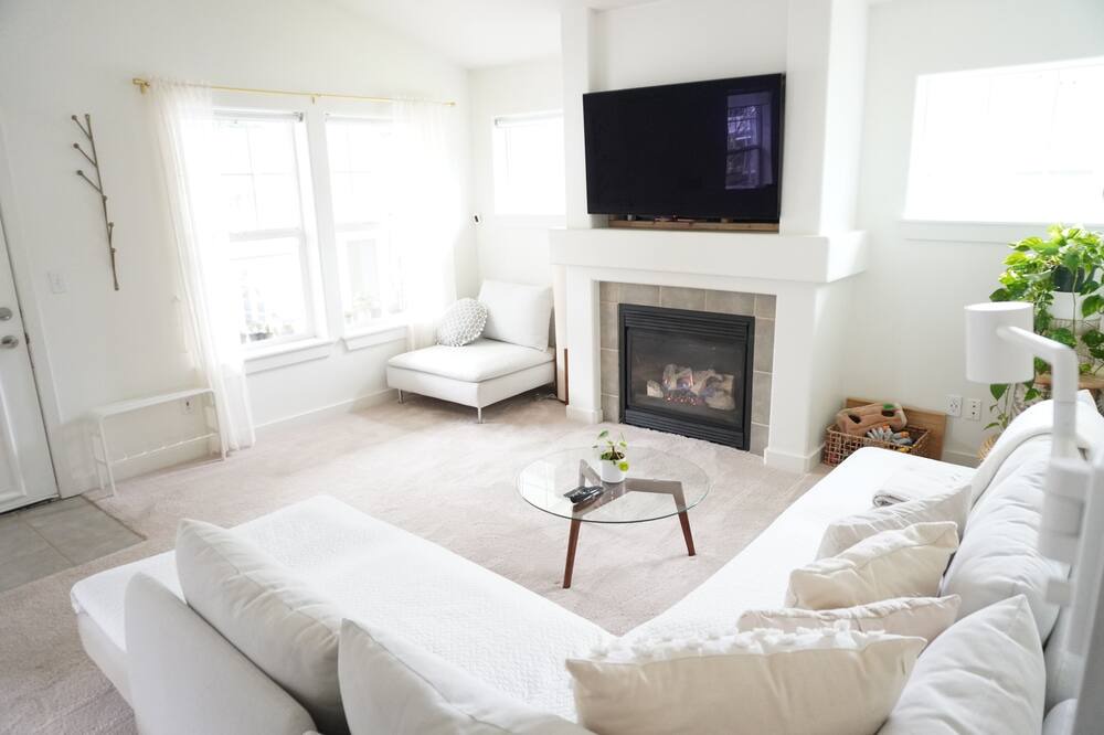 Photo of Livingroom in Union Hill-Novelty Hill
