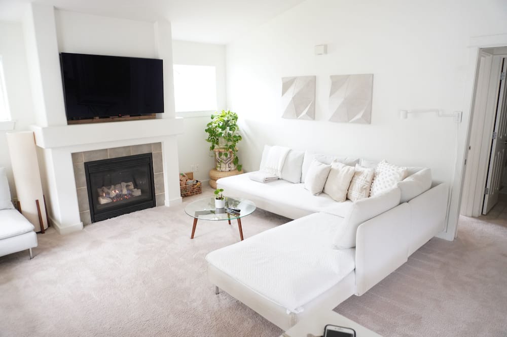 Photo of Livingroom in Union Hill-Novelty Hill