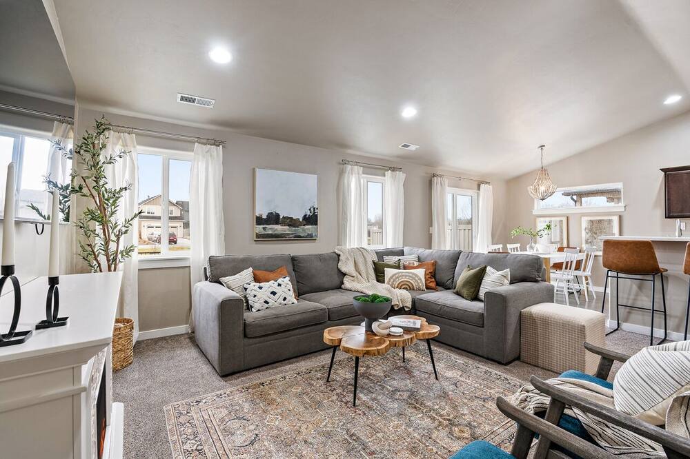 Photo of Livingroom in Southwest Ada County Alliance