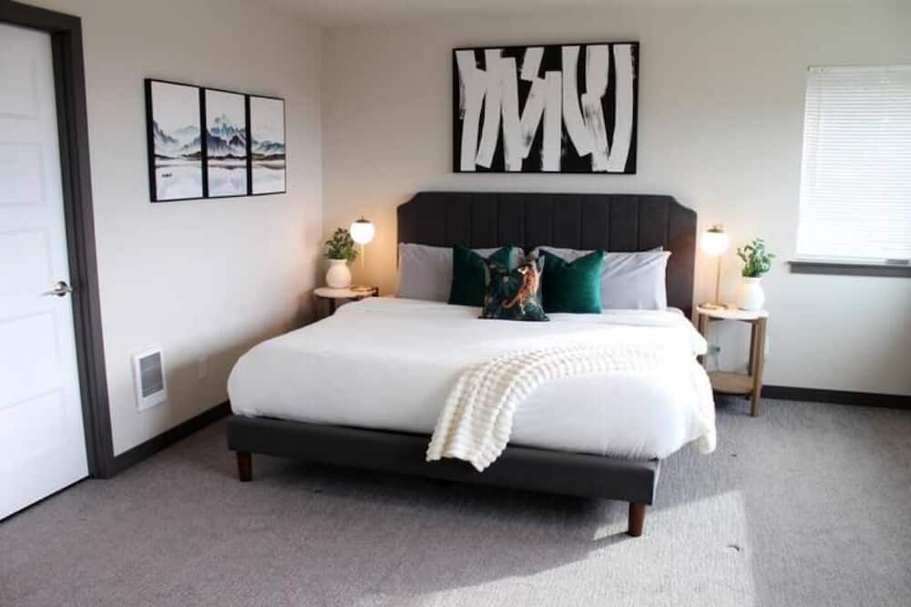 Photo of Bedroom in Coupeville