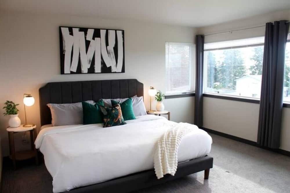 Photo of Bedroom in Coupeville