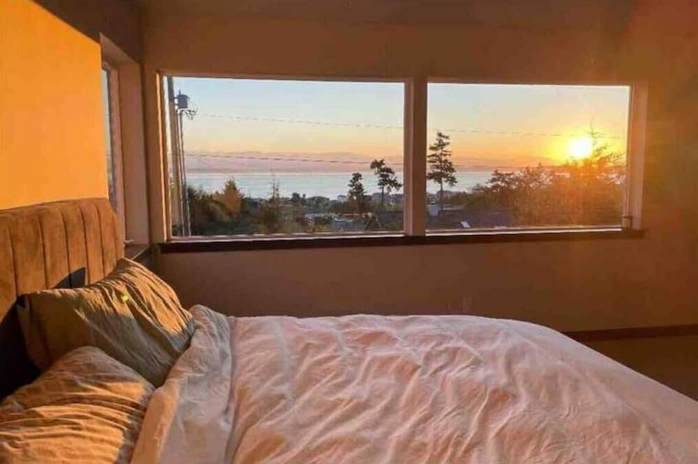 Photo of Bedroom in Coupeville