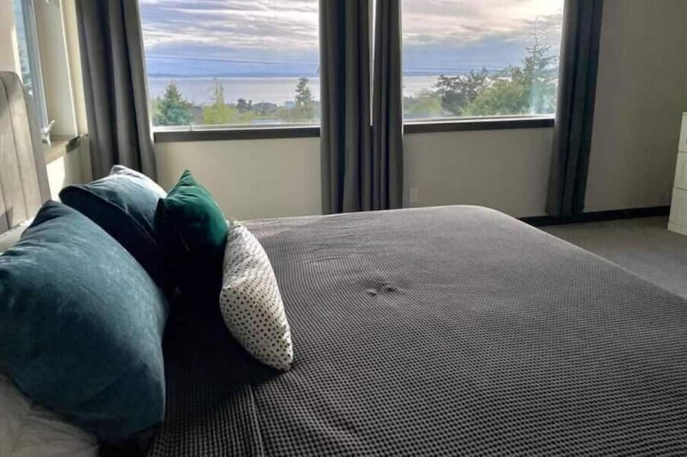Photo of Bedroom in Coupeville