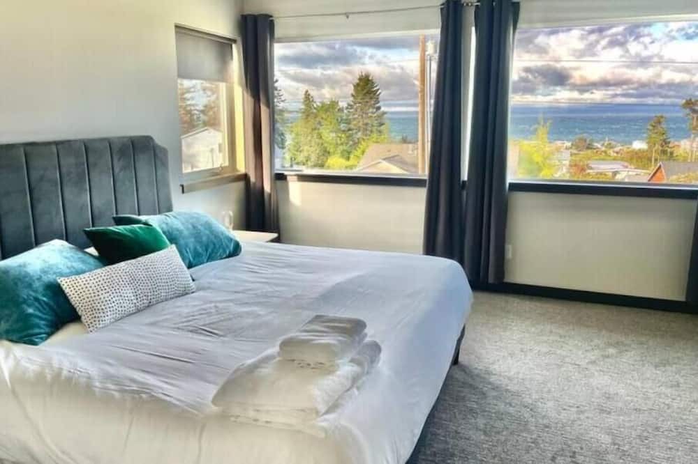 Photo of Bedroom in Coupeville