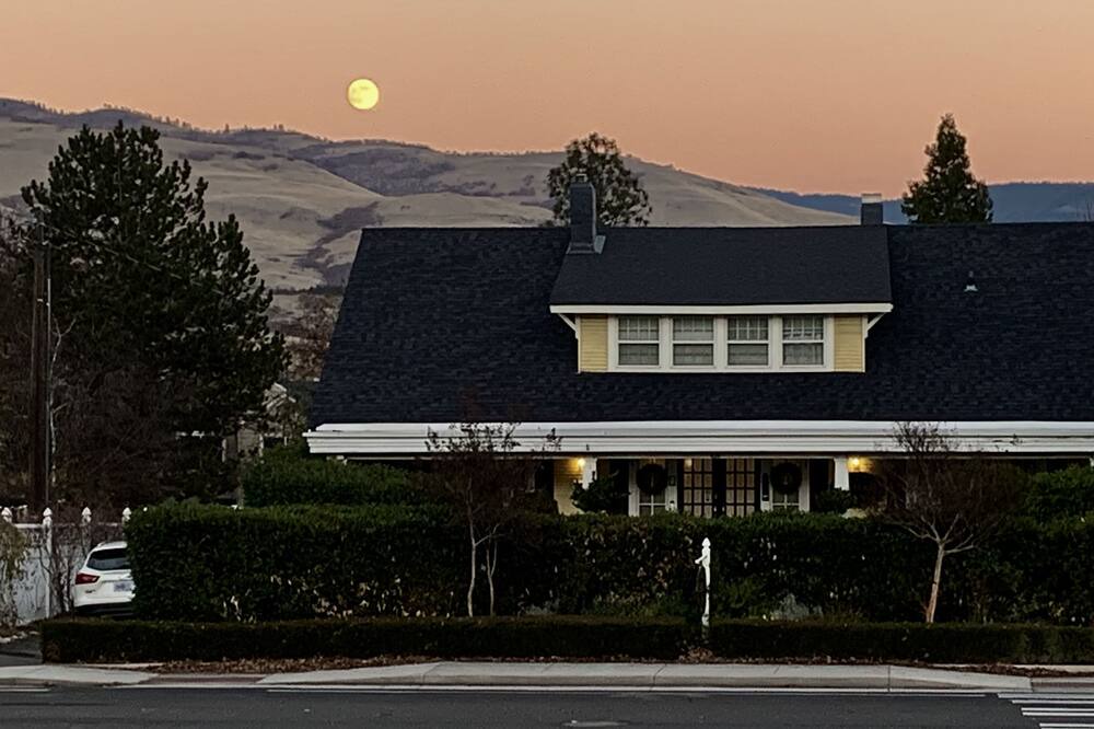 Photo of Outdoor in Ashland