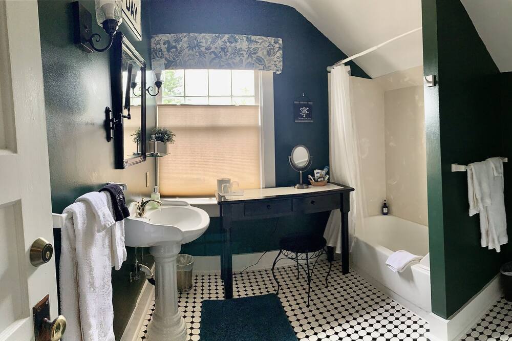 Photo of Bathroom in Ashland