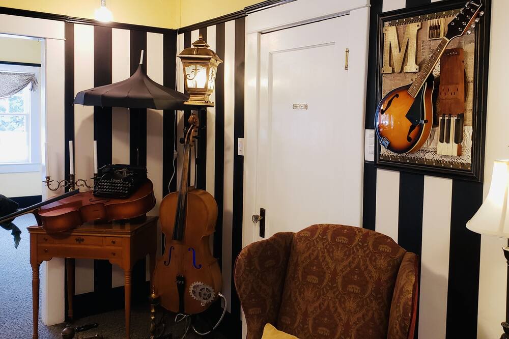 Photo of Livingroom in Ashland