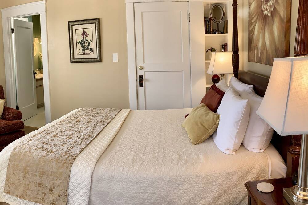 Photo of Bedroom in Ashland