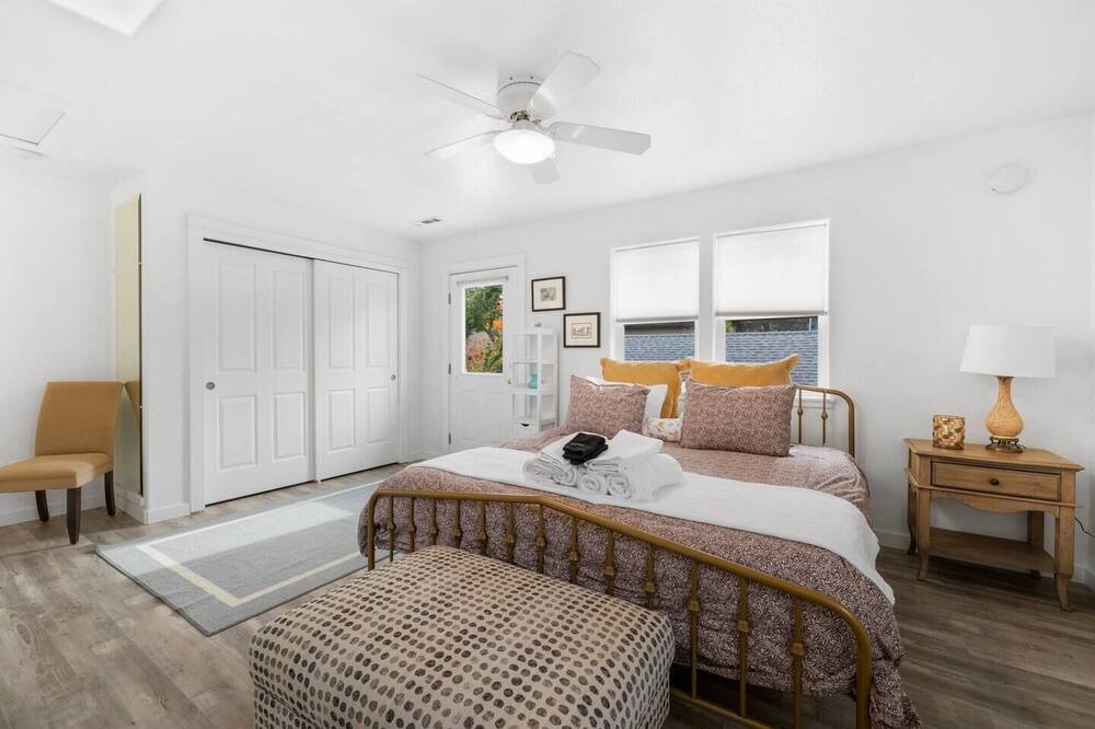 Photo of Bedroom in Siskiyou-Hargadine Historic District