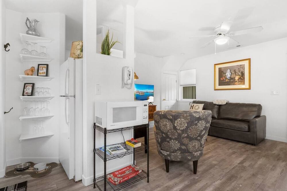 Photo of Livingroom in Siskiyou-Hargadine Historic District