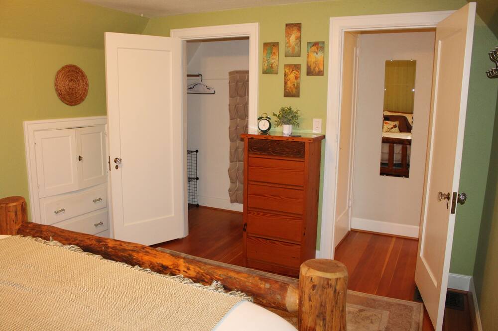 Photo of Bedroom in Mount Scott-Arleta