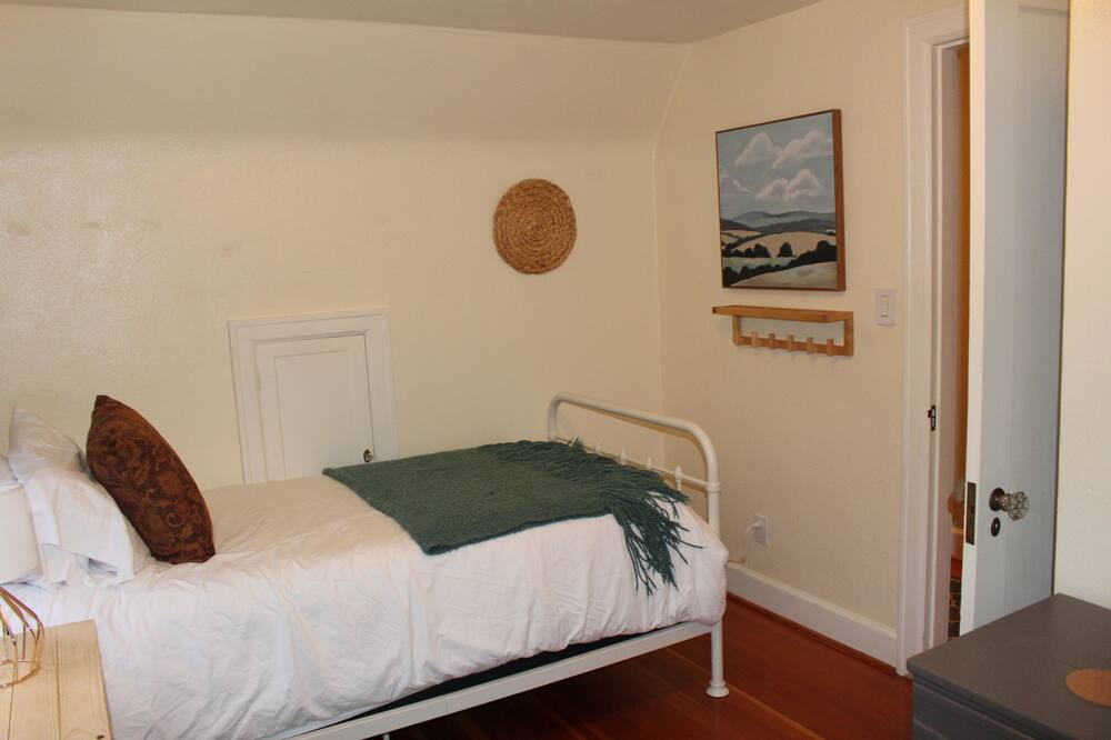 Photo of Bedroom in Mount Scott-Arleta