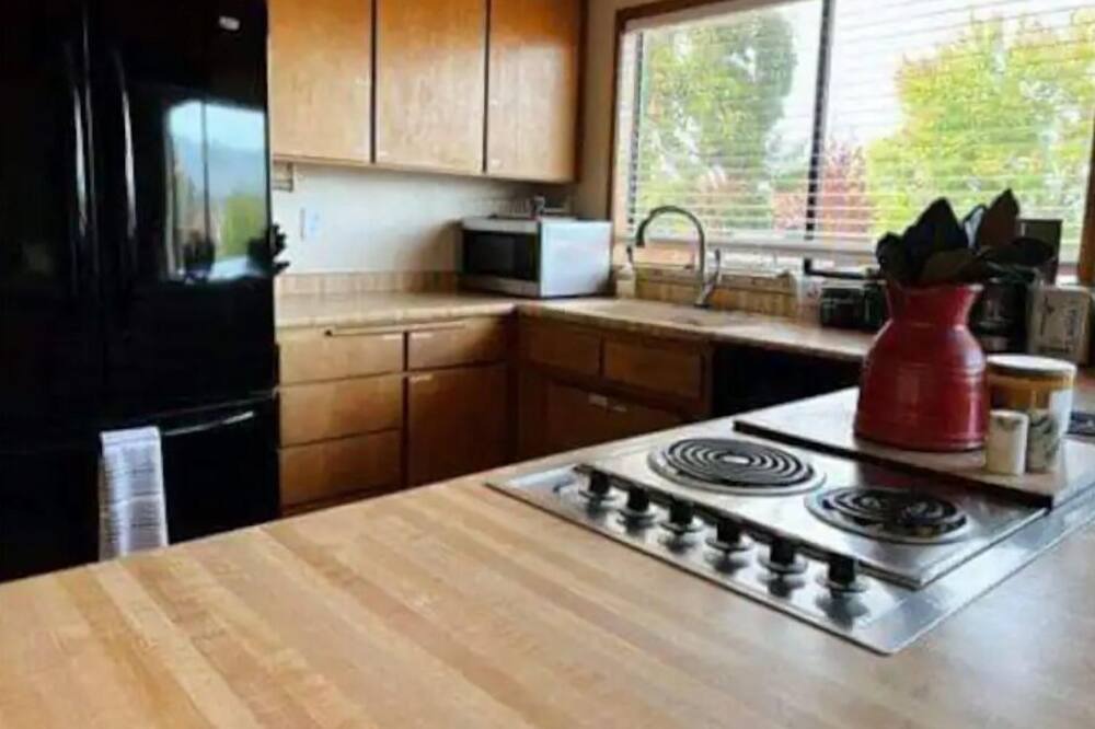 Photo of Kitchen in Redwood