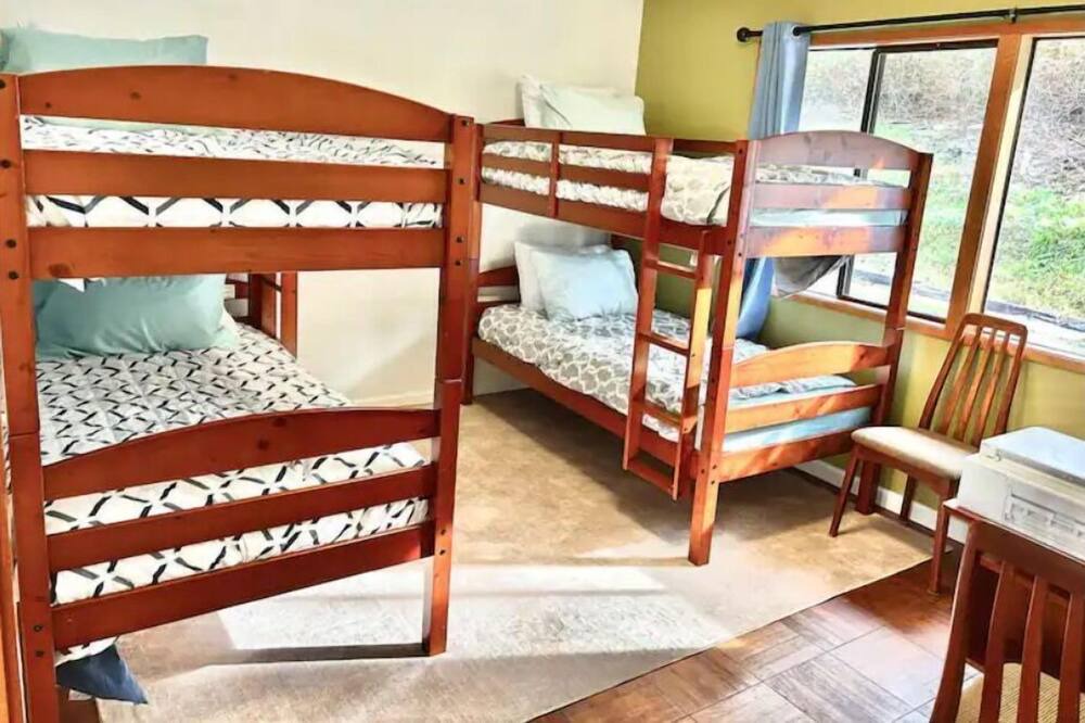 Photo of Bedroom in Redwood