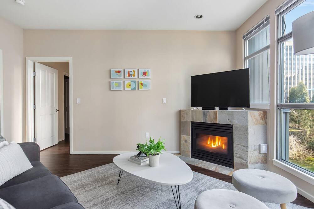 Photo of Livingroom in Northwest Bellevue