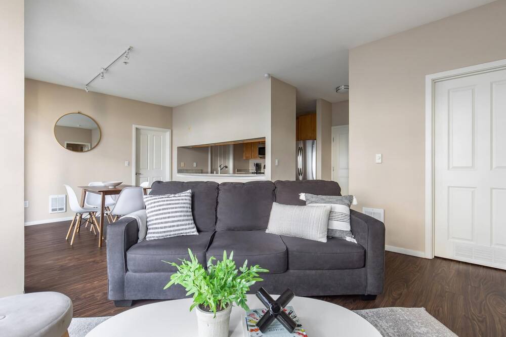 Photo of Livingroom in Northwest Bellevue