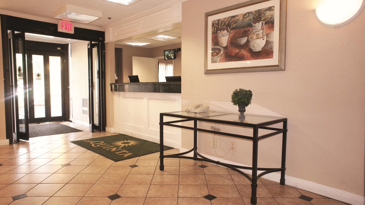 Photo of Livingroom in Canton