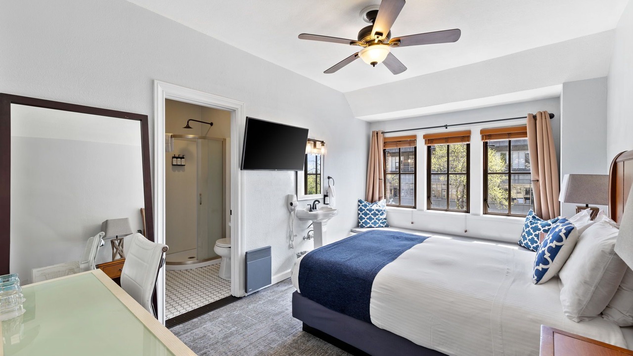 Photo of Bedroom in University District