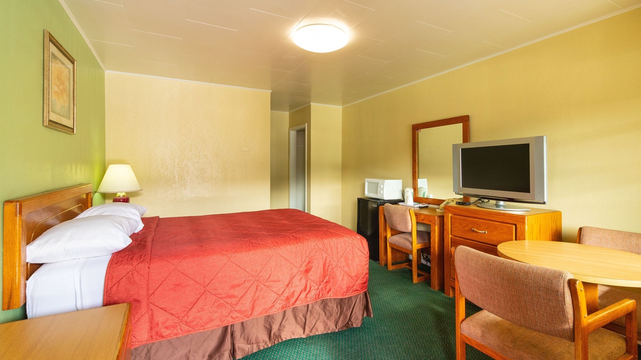 Photo of Bedroom in Roseburg