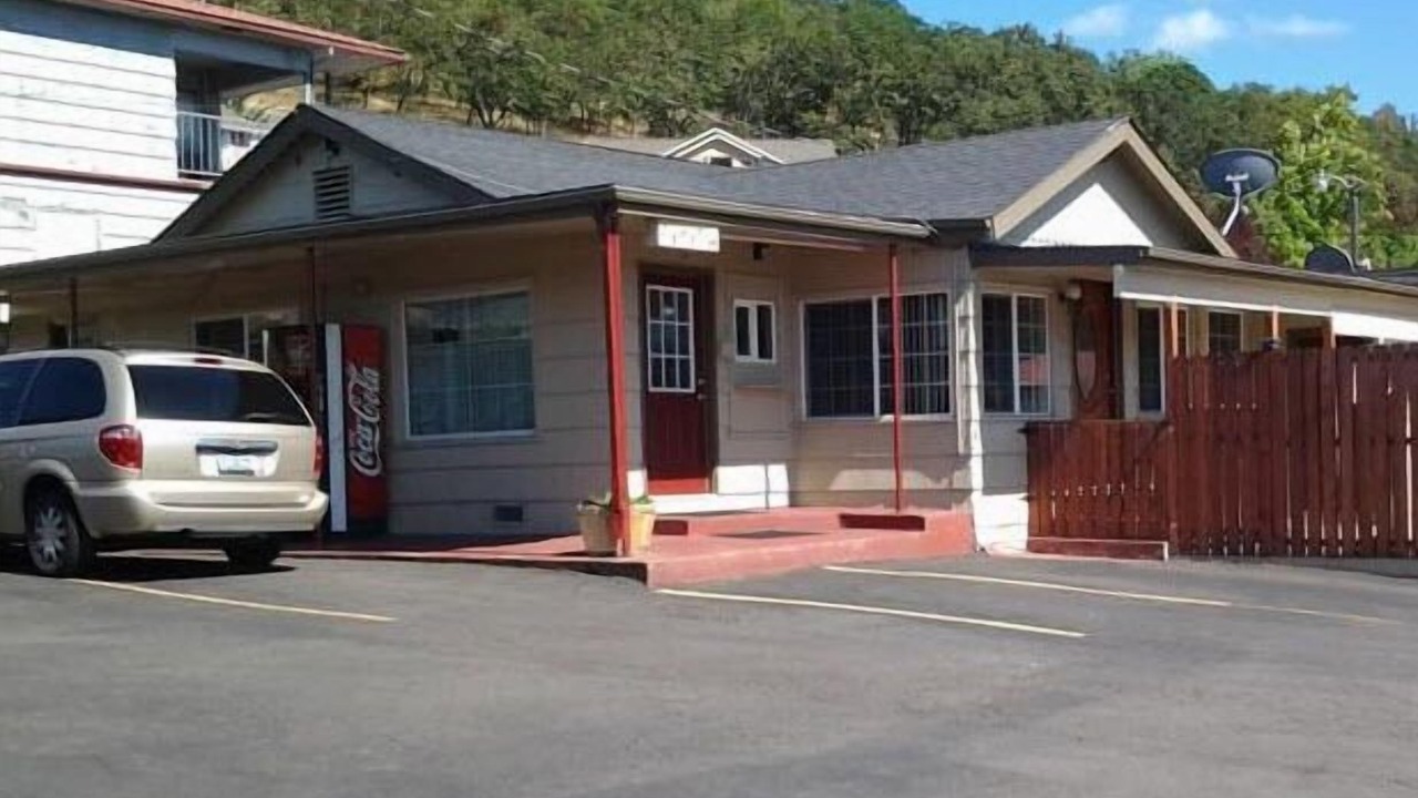 Photo of Buildings in Roseburg