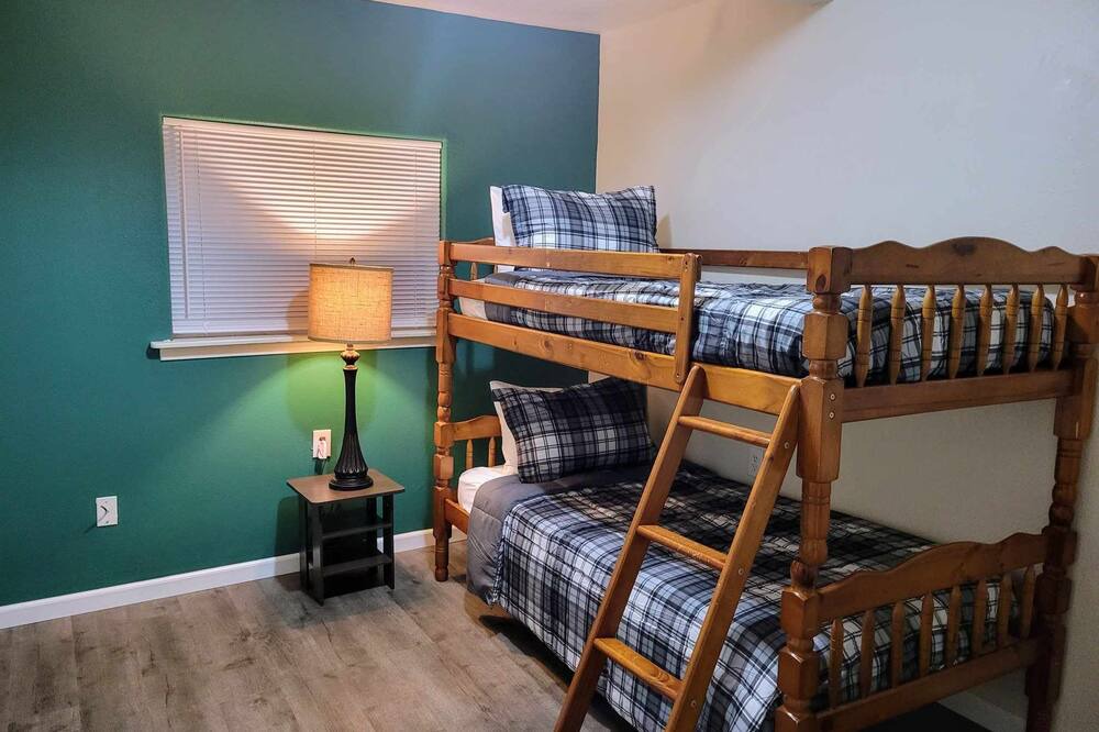 Photo of Bedroom in Roseburg