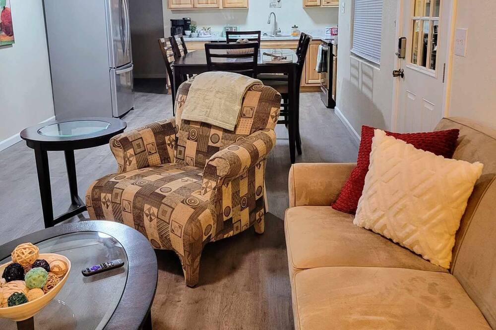 Photo of Livingroom in Roseburg