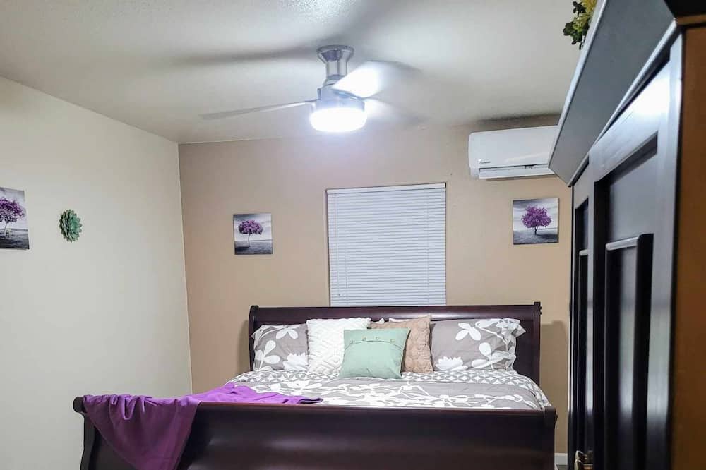 Photo of Bedroom in Roseburg