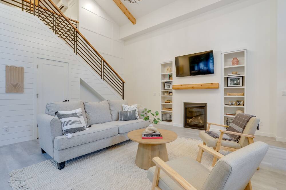 Photo of Livingroom in Inglewood-Finn Hill
