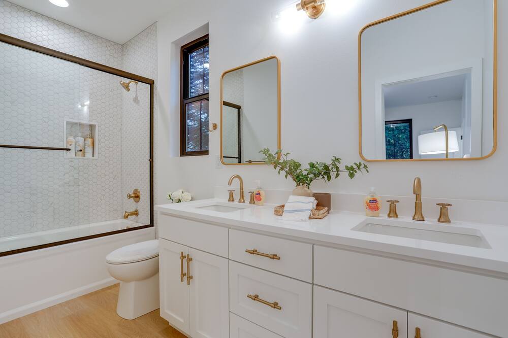 Photo of Bathroom in Inglewood-Finn Hill
