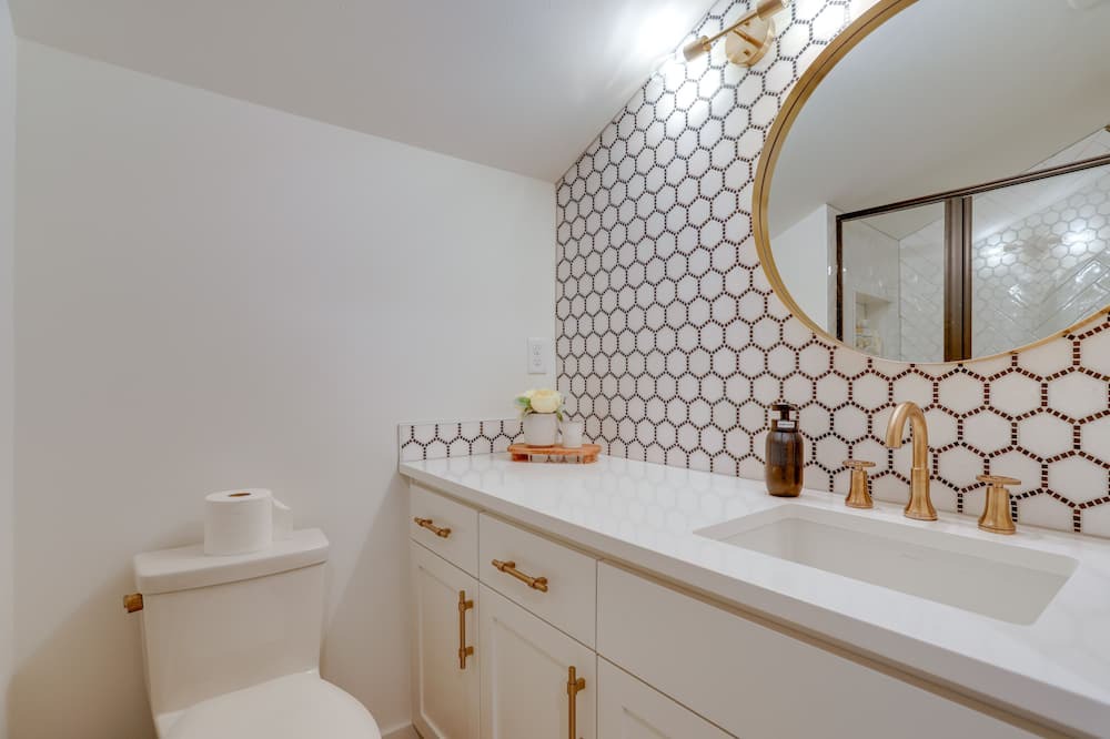 Photo of Bathroom in Inglewood-Finn Hill