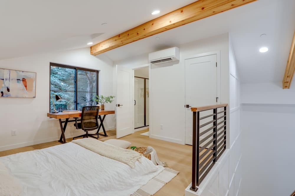 Photo of Bedroom in Inglewood-Finn Hill