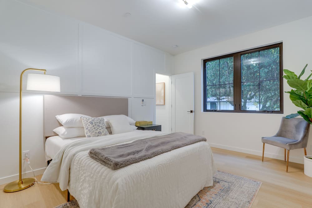Photo of Bedroom in Inglewood-Finn Hill