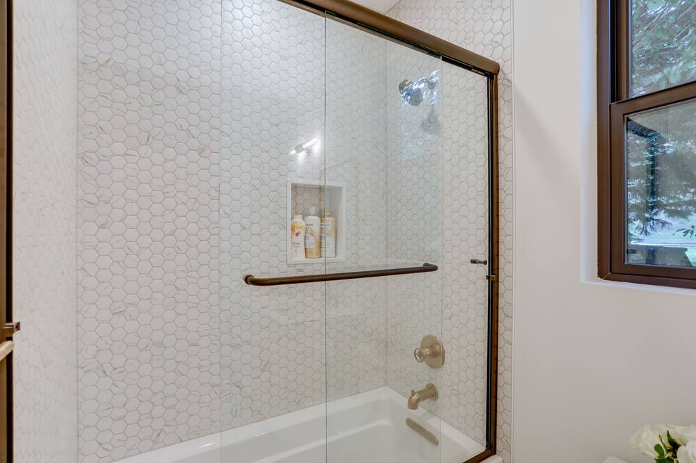 Photo of Bathroom in Inglewood-Finn Hill