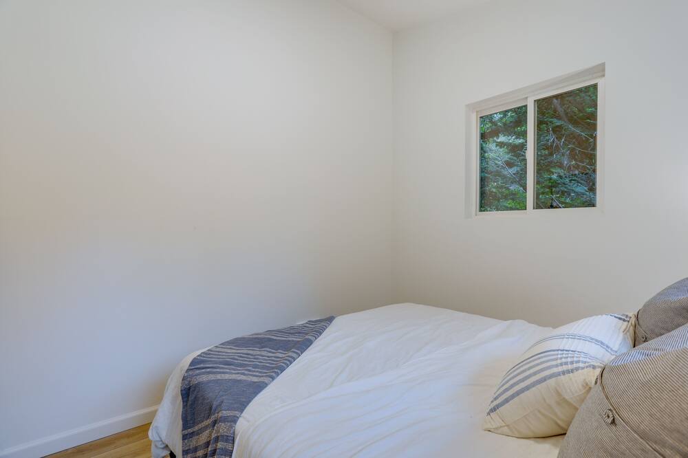 Photo of Bedroom in Inglewood-Finn Hill
