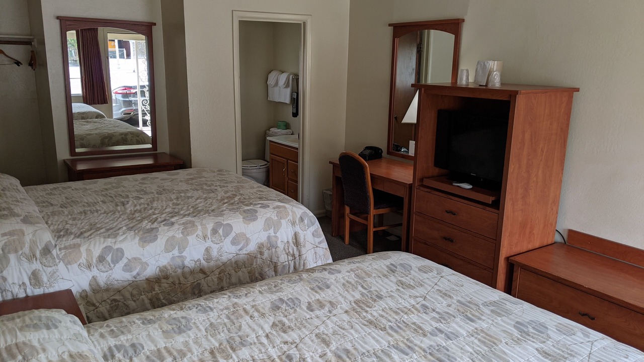 Photo of Bedroom in Weed