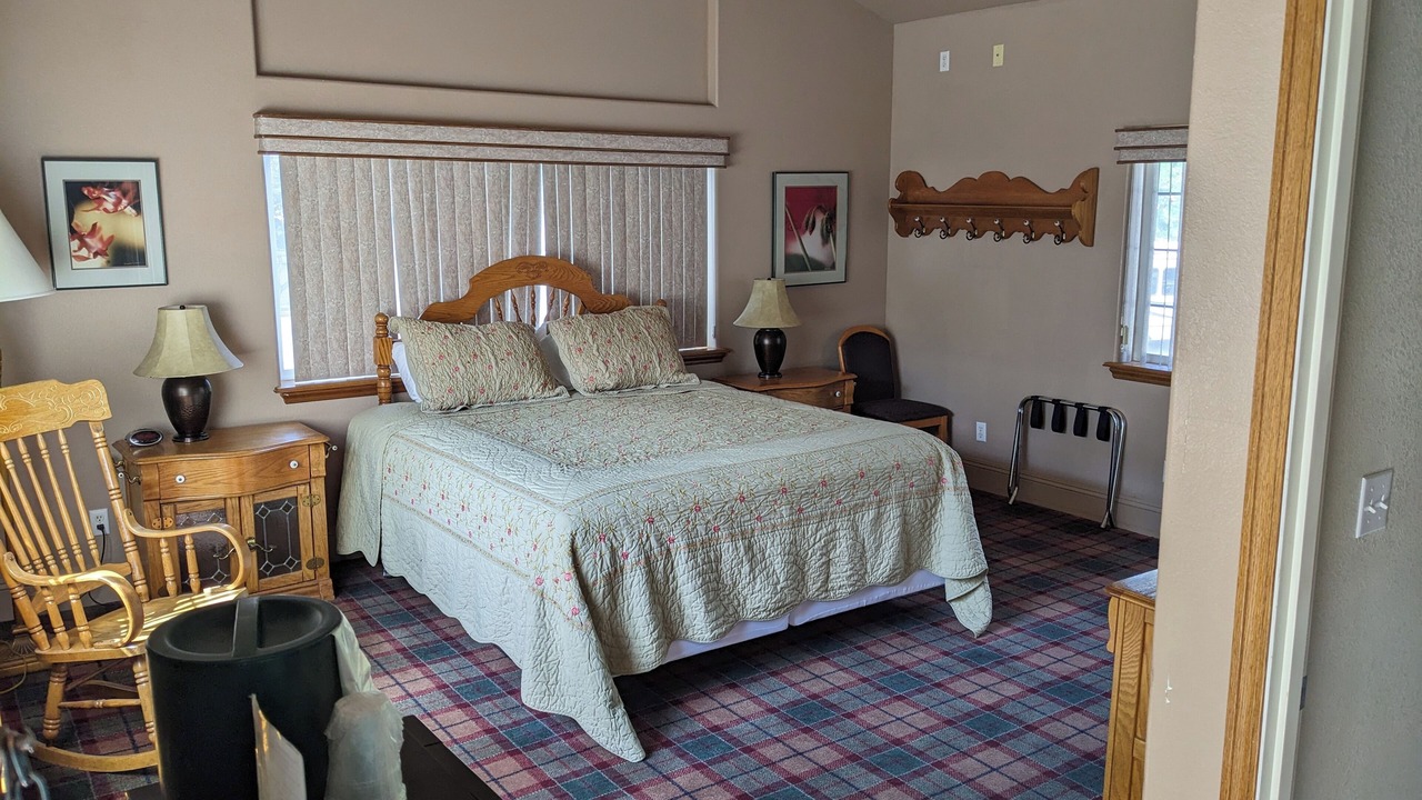 Photo of Bedroom in Weed