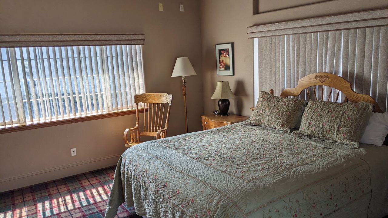 Photo of Bedroom in Weed