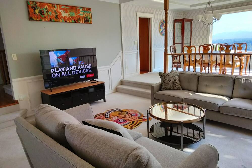 Photo of Livingroom in Cougar Mountain