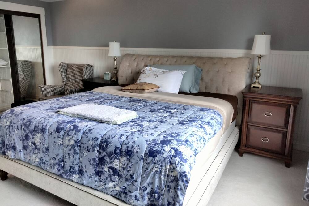 Photo of Bedroom in Cougar Mountain