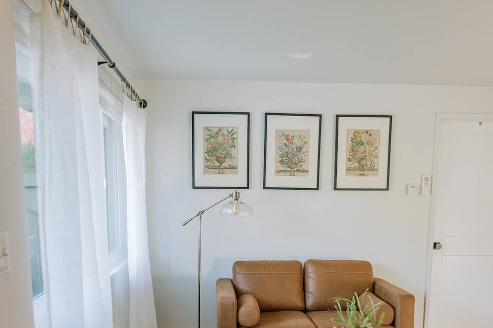 Photo of Livingroom in Medford