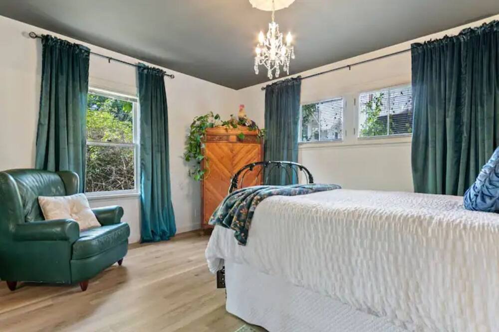 Photo of Bedroom in North End